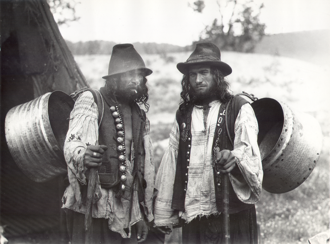 Roma coppersmiths. Photo credits: 